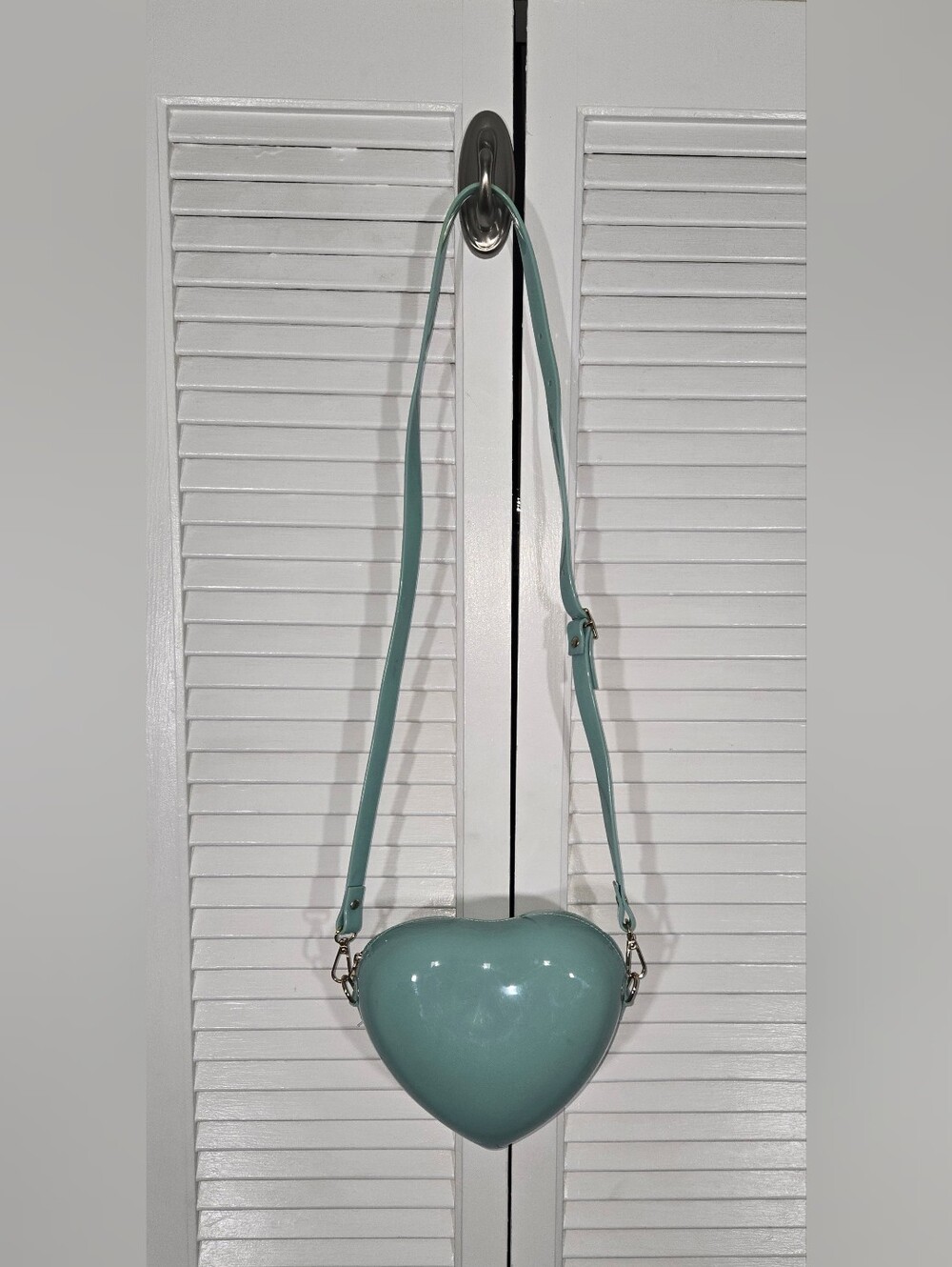 No Brand Light Blue Heat Shaped Hard Smooth Outer Shell Crossbody Purse